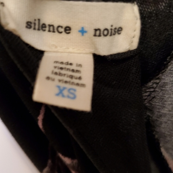 💚2 for 30🩵 Silence + Noise Floral Print Cutout Dress - Picture 5 of 6